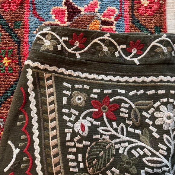 NWT Francesca’s Rosie Embroidered Scallop Hem Mini Skirt Olive Army Green Size M - Picture 3 of 9